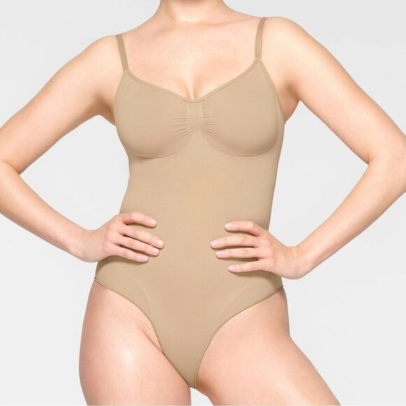 SKIMS SHAPEWEAR BODYSUITS SEAMLESS SCULPT BRIEF BODYSUIT BEIGE Tan S/M - Picture 1 of 9